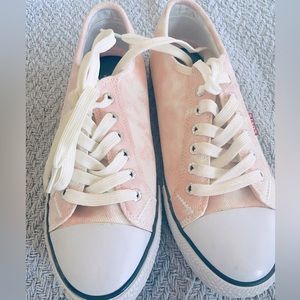 Women’s Converse shoes